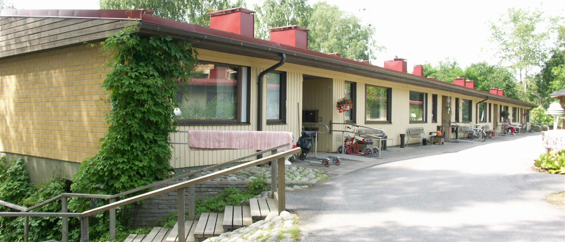 Virastotie, rivitalo, julkisivu