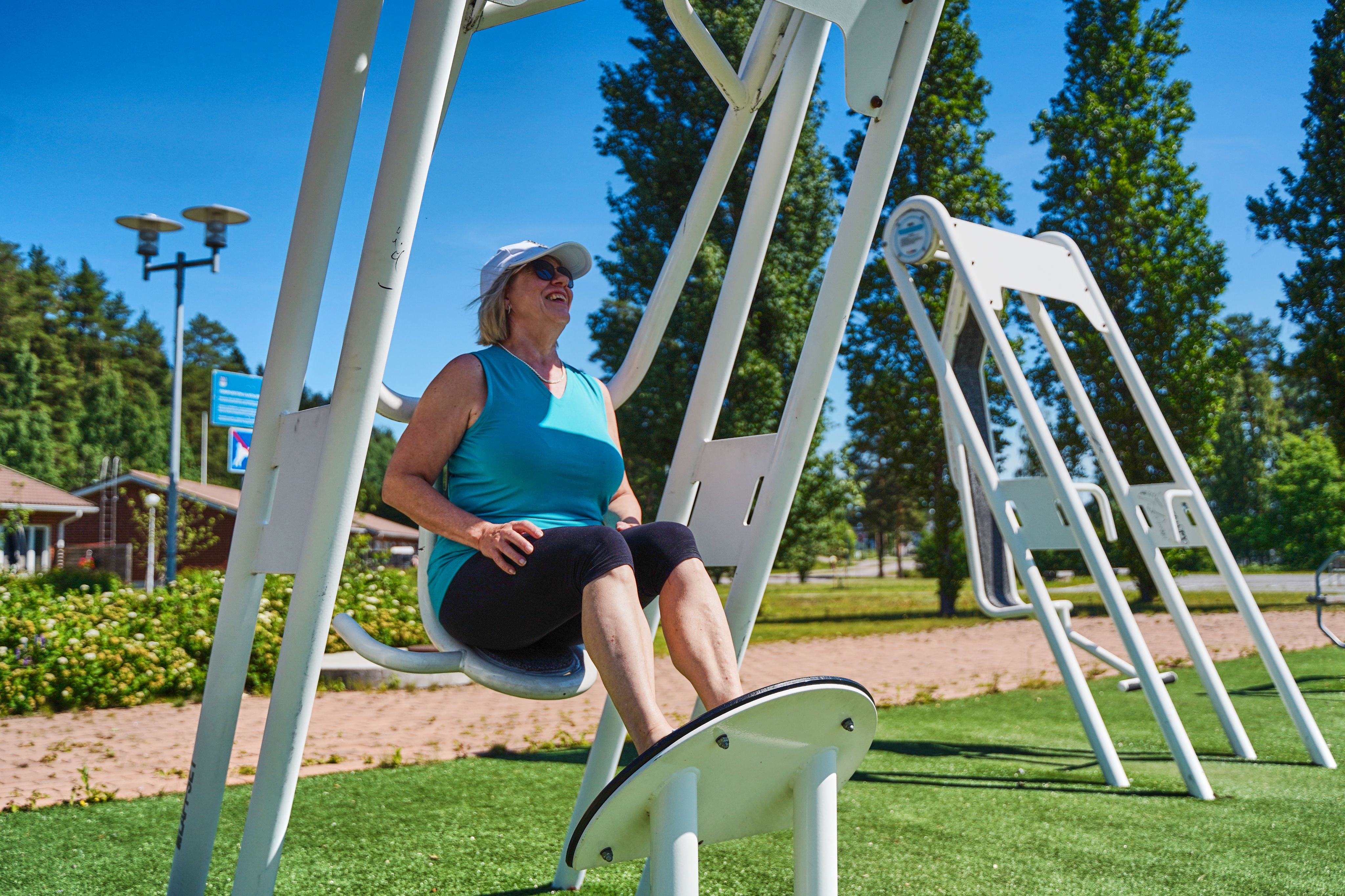 Kuntoilija torin liikuntapaikalla