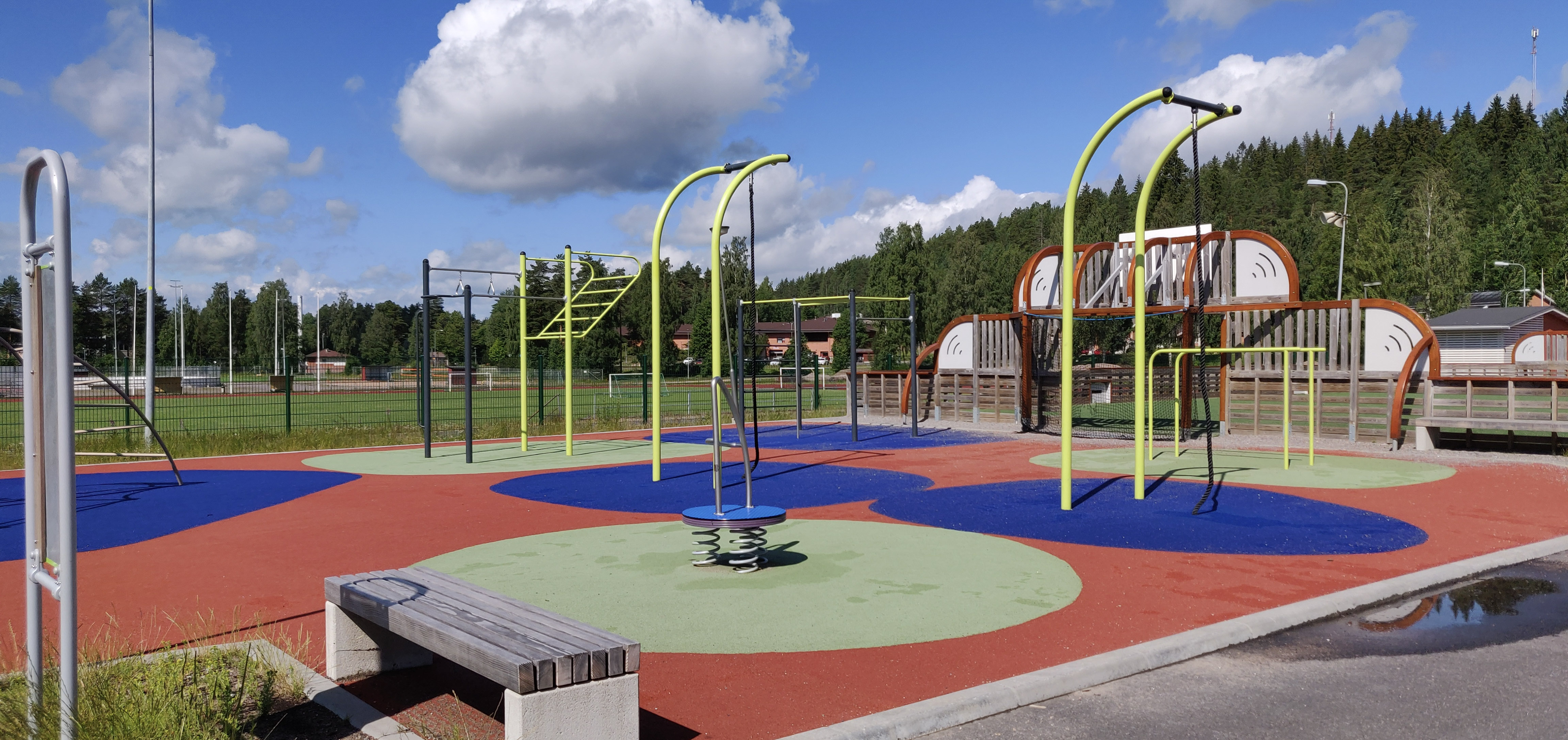 Koulun monitoimiareena